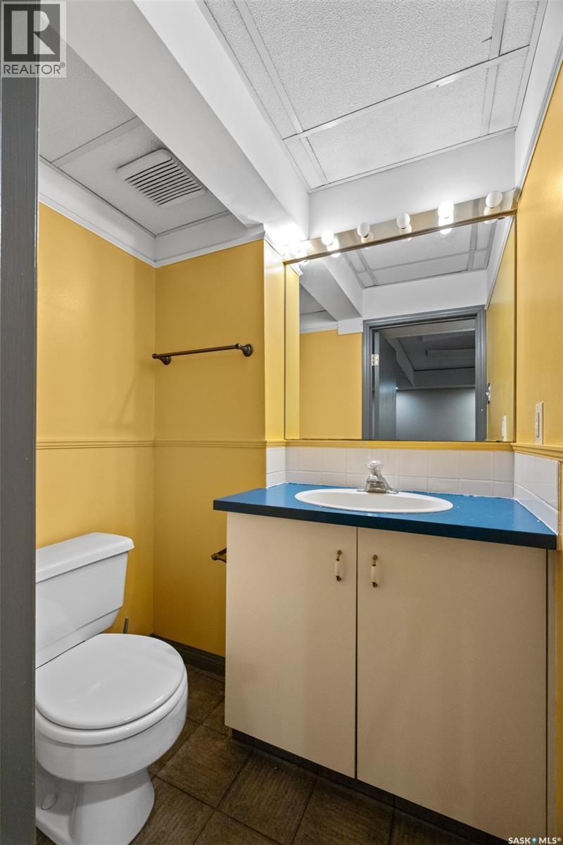 3927 Gordon Road, Regina, SK - Indoor Photo Showing Bathroom