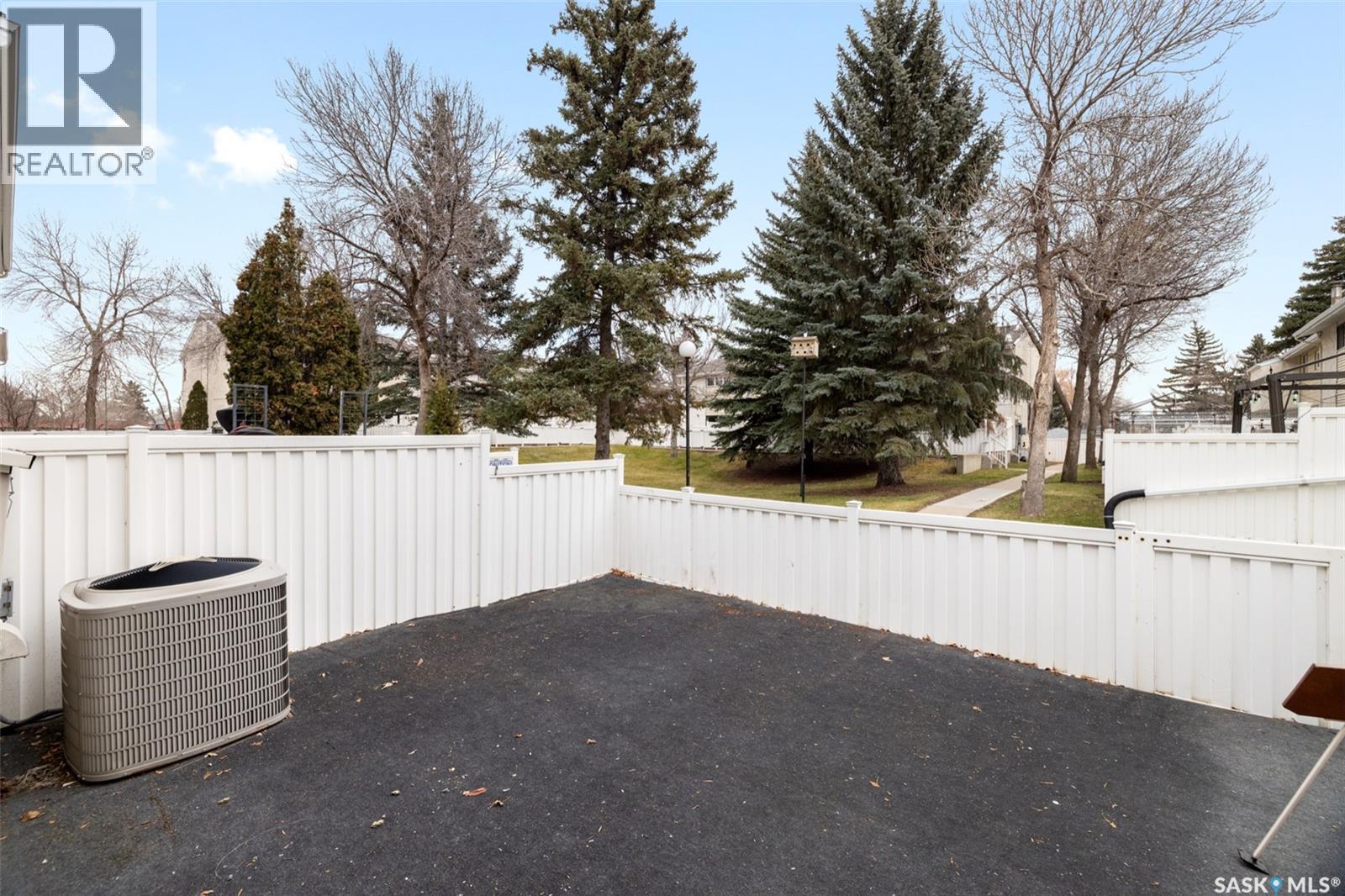 3927 Gordon Road, Regina, SK - Outdoor