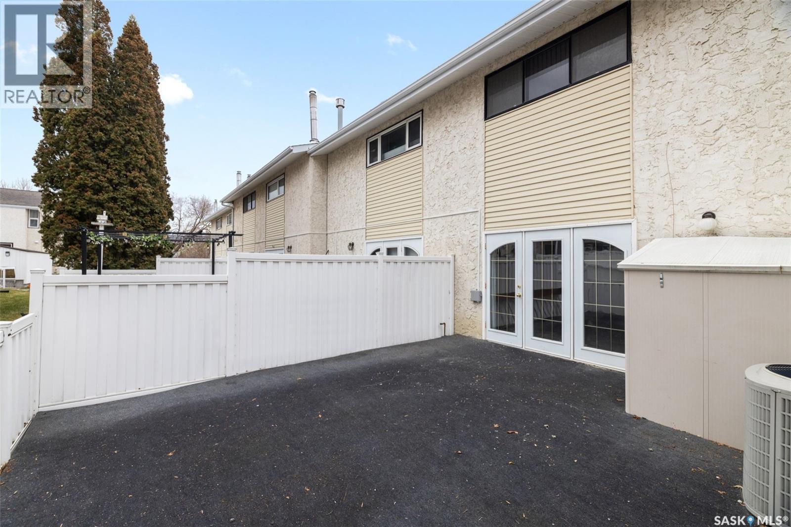 3927 Gordon Road, Regina, SK - Outdoor