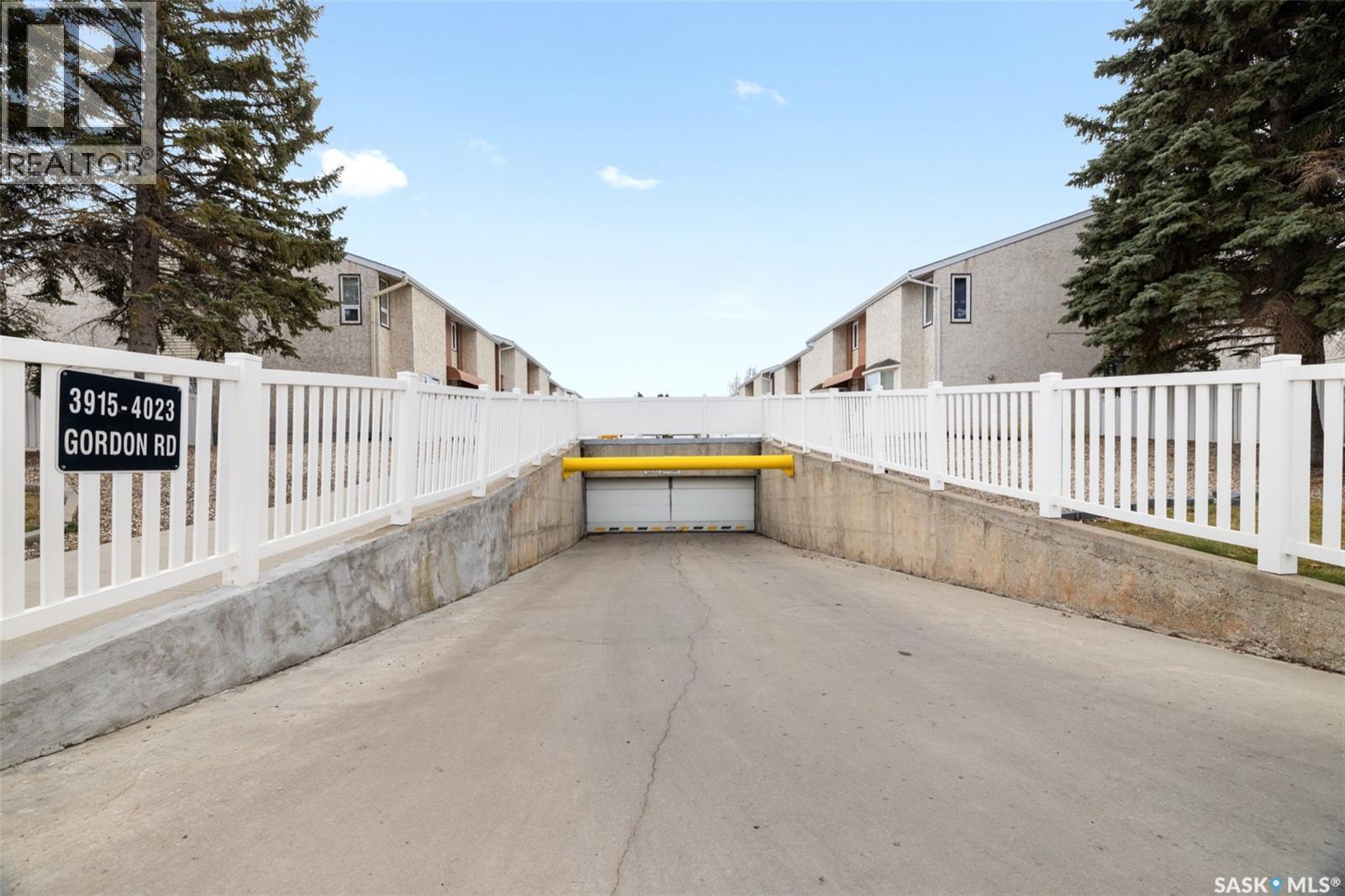 3927 Gordon Road, Regina, SK - Outdoor