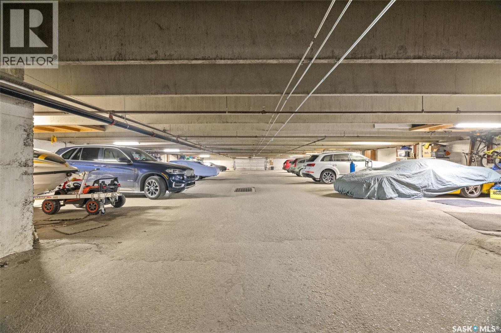 3927 Gordon Road, Regina, SK - Indoor Photo Showing Garage