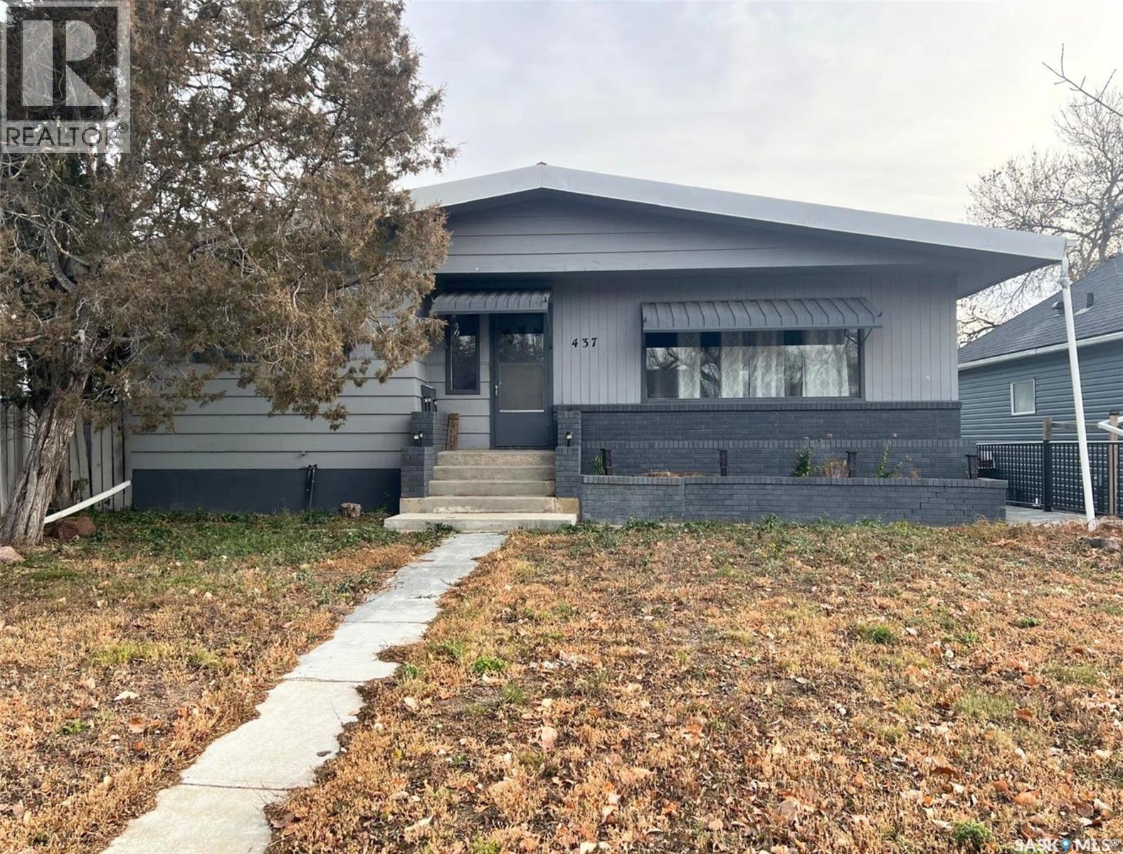 437 4Th Avenue Nw, Swift Current, SK - Outdoor