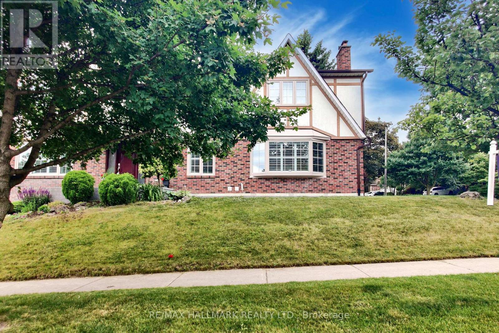 2 Butterfield Drive, Toronto, ON - Outdoor