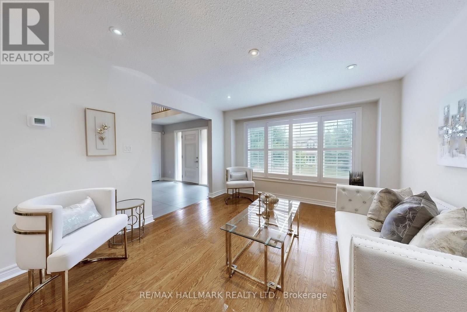 2 Butterfield Drive, Toronto, ON - Indoor Photo Showing Living Room