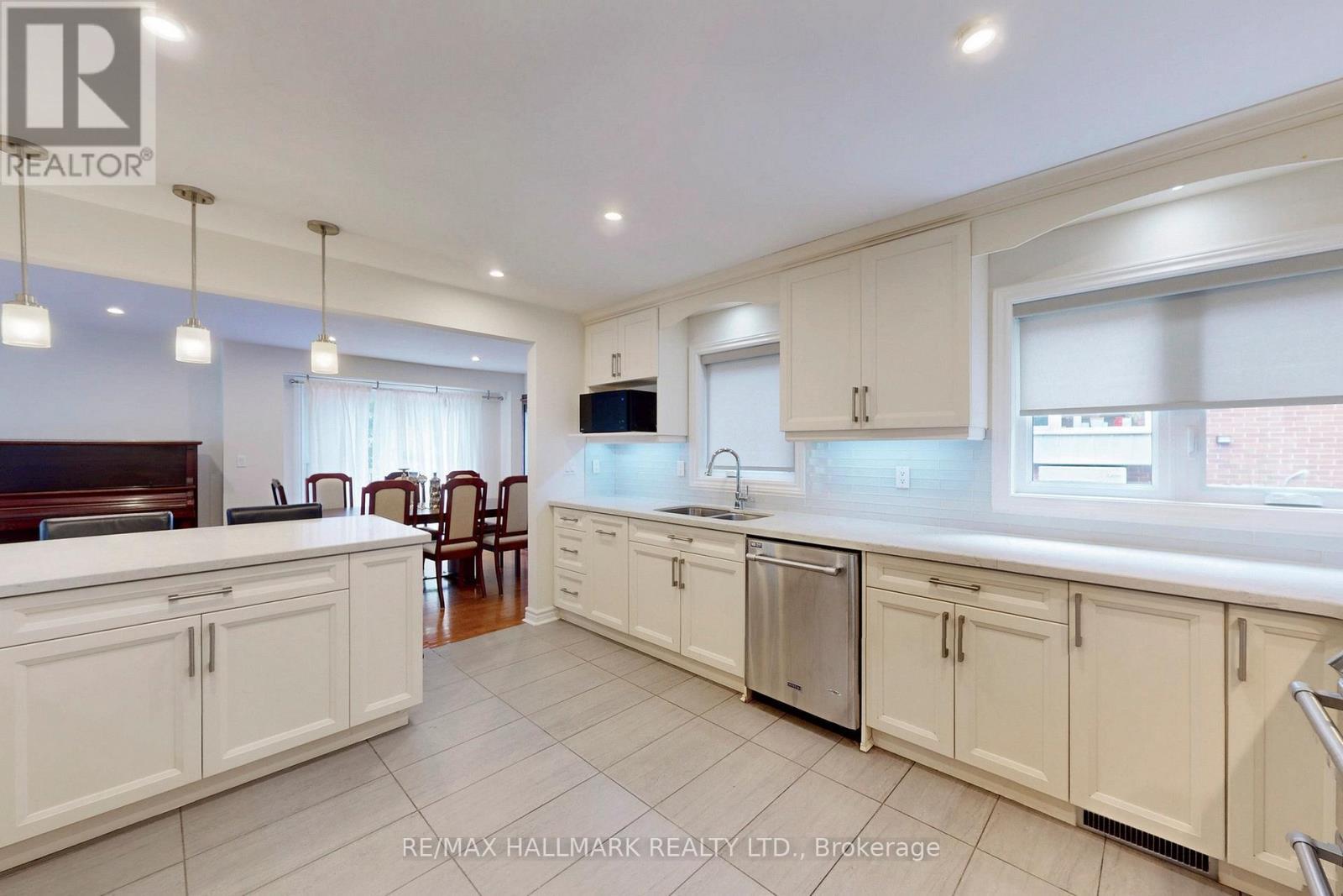 2 Butterfield Drive, Toronto, ON - Indoor Photo Showing Kitchen