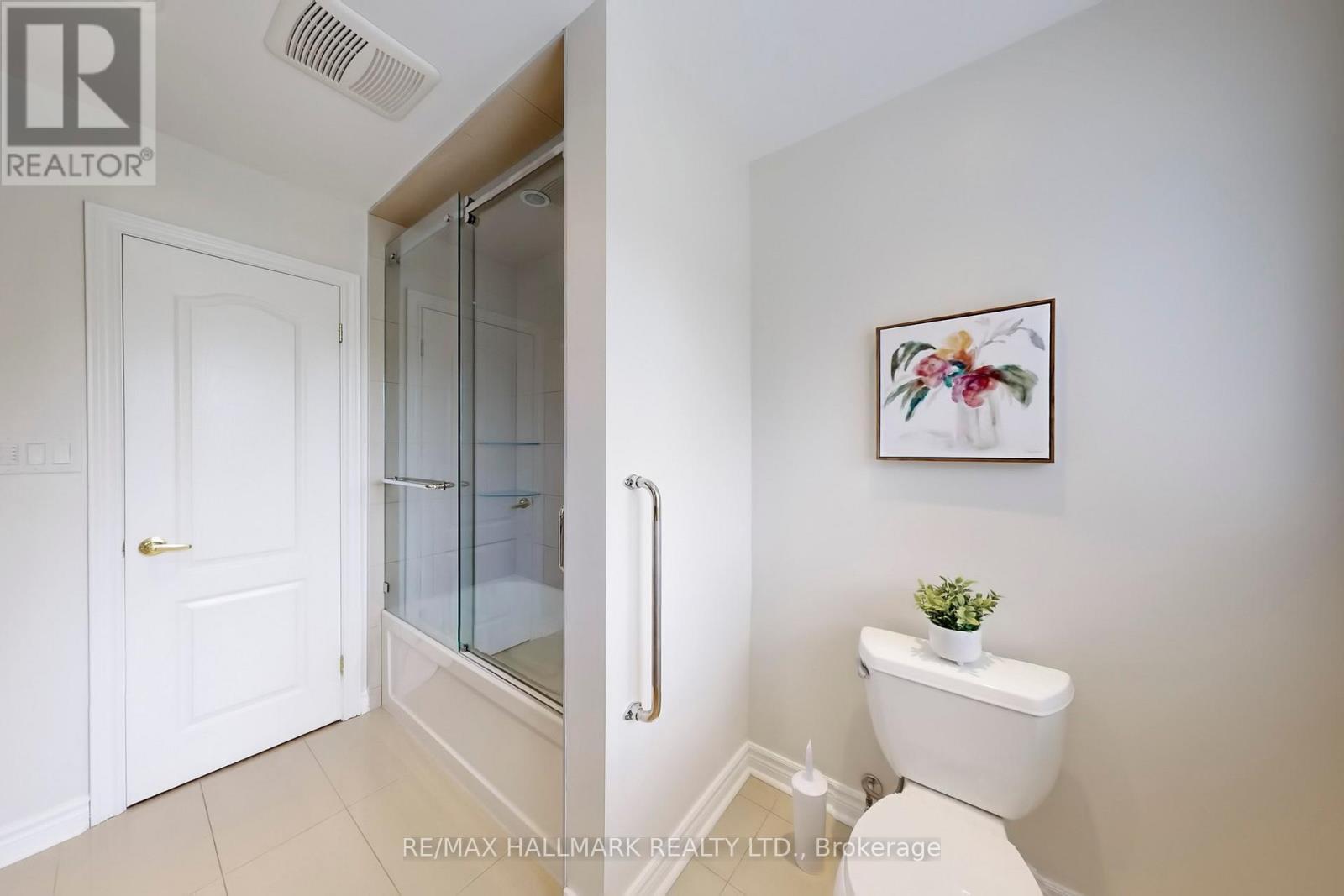2 Butterfield Drive, Toronto, ON - Indoor Photo Showing Bathroom