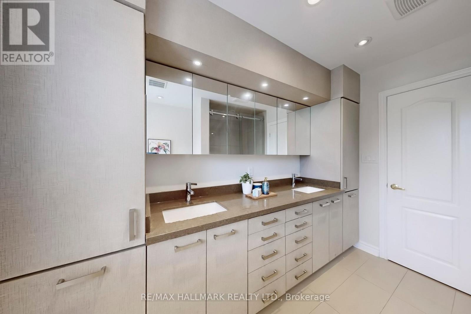 2 Butterfield Drive, Toronto, ON - Indoor