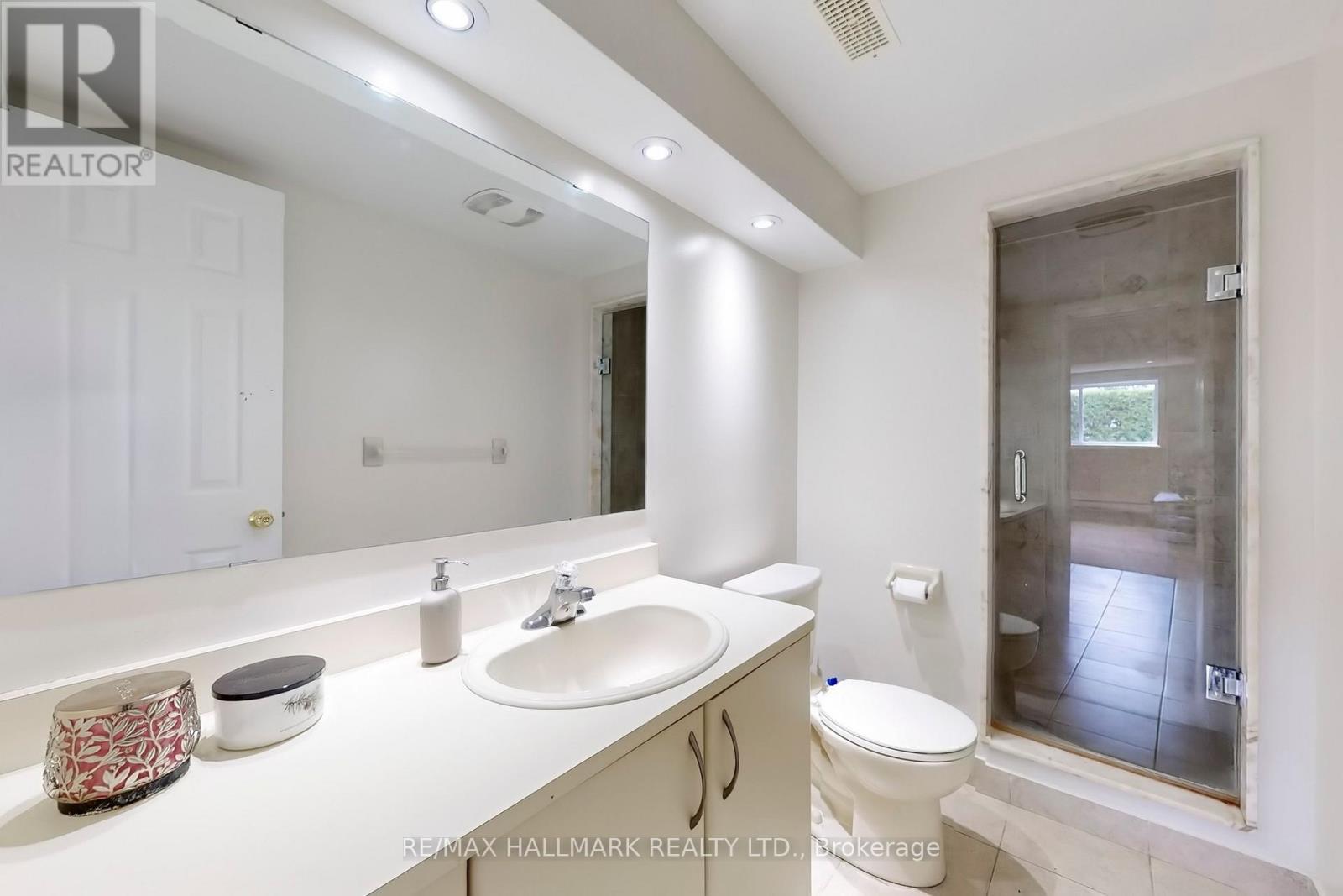 2 Butterfield Drive, Toronto, ON - Indoor Photo Showing Bathroom