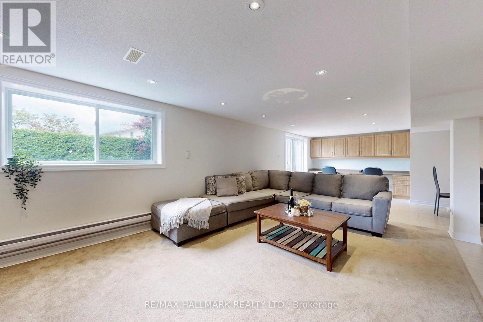 2 Butterfield Drive, Toronto, ON - Indoor Photo Showing Living Room