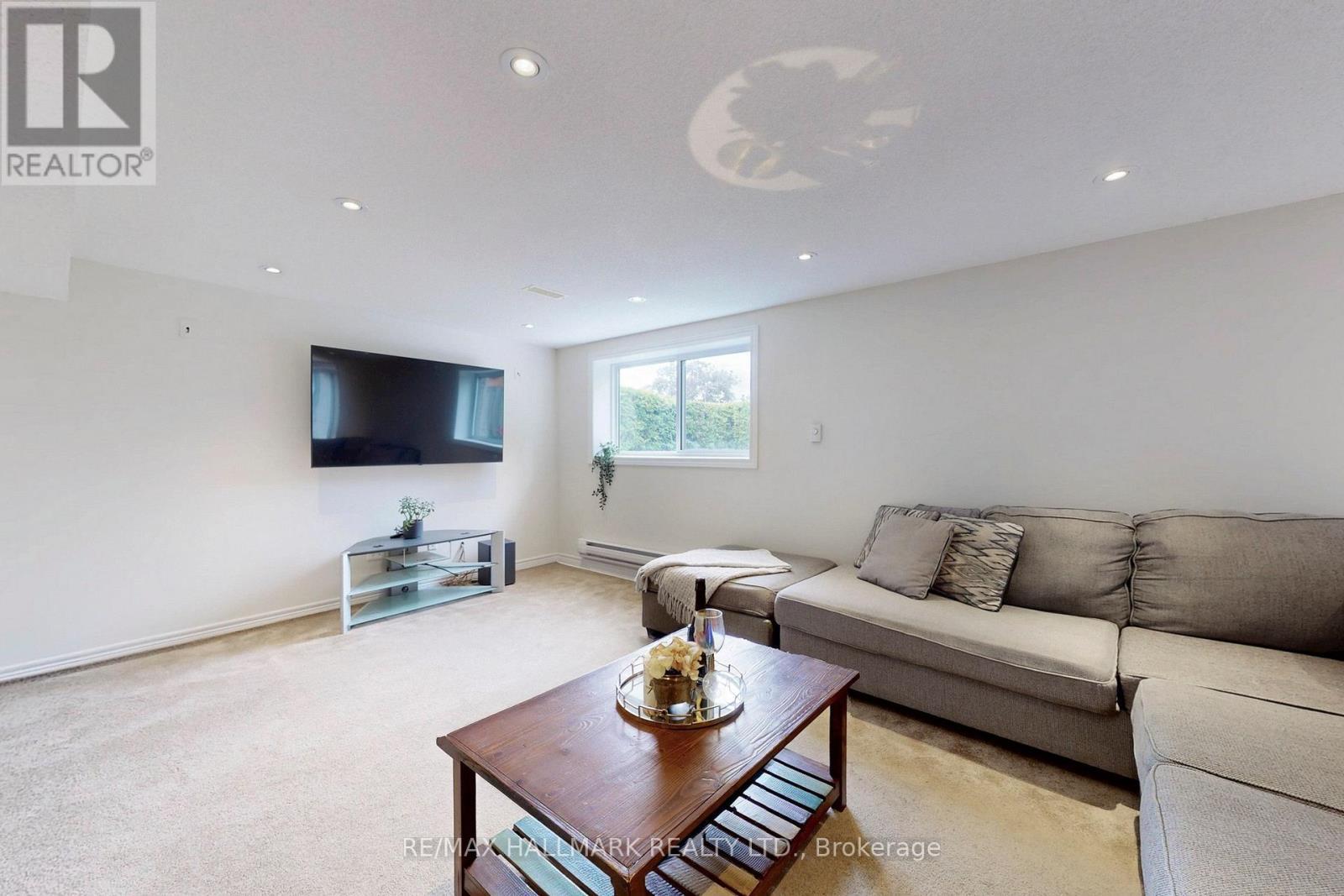 2 Butterfield Drive, Toronto, ON - Indoor Photo Showing Living Room
