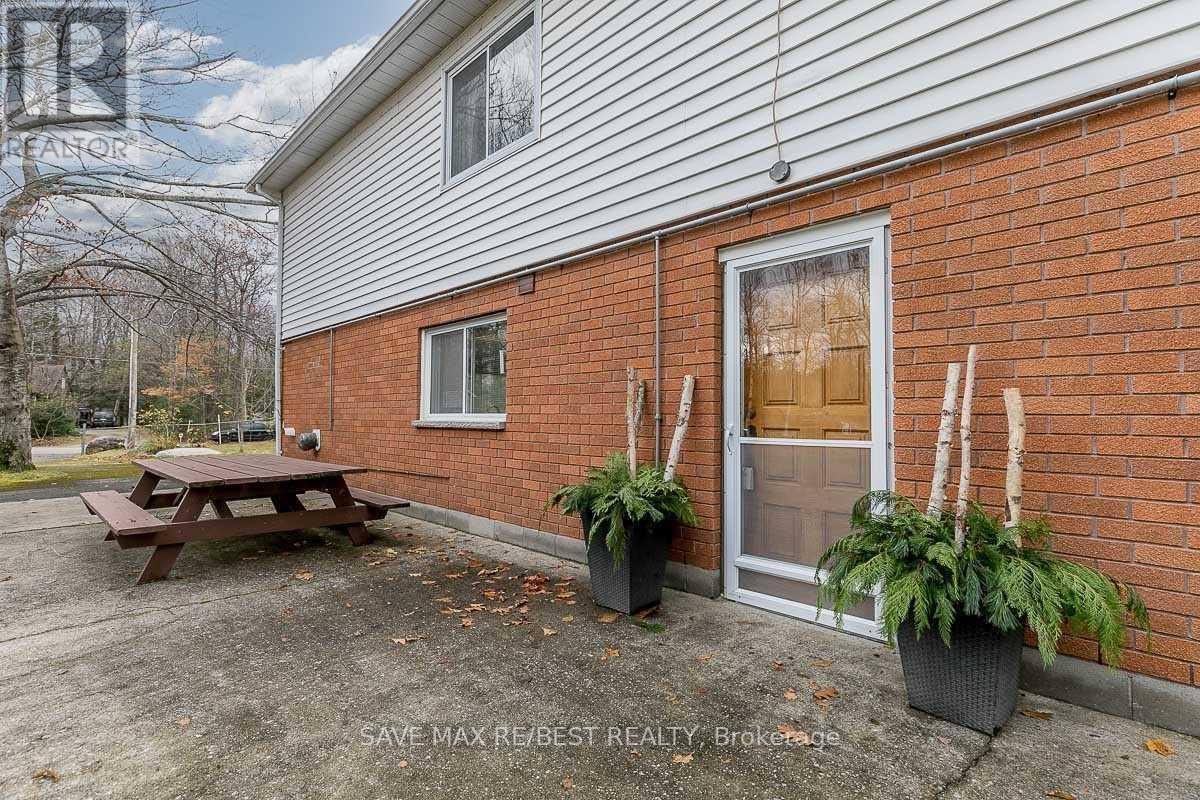 #B - 910 Concession Rd 17 W, Tiny, ON - Outdoor With Exterior