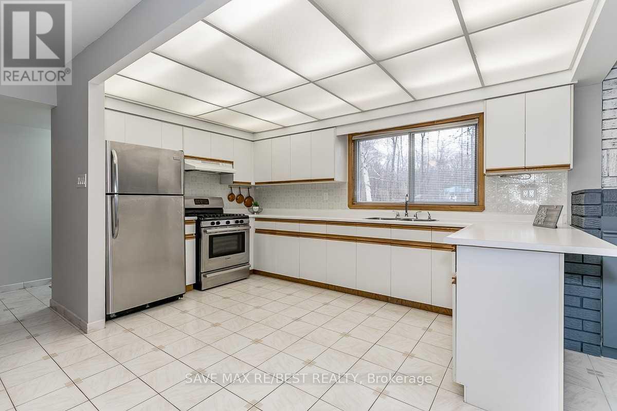 #B - 910 Concession Rd 17 W, Tiny, ON - Indoor Photo Showing Kitchen