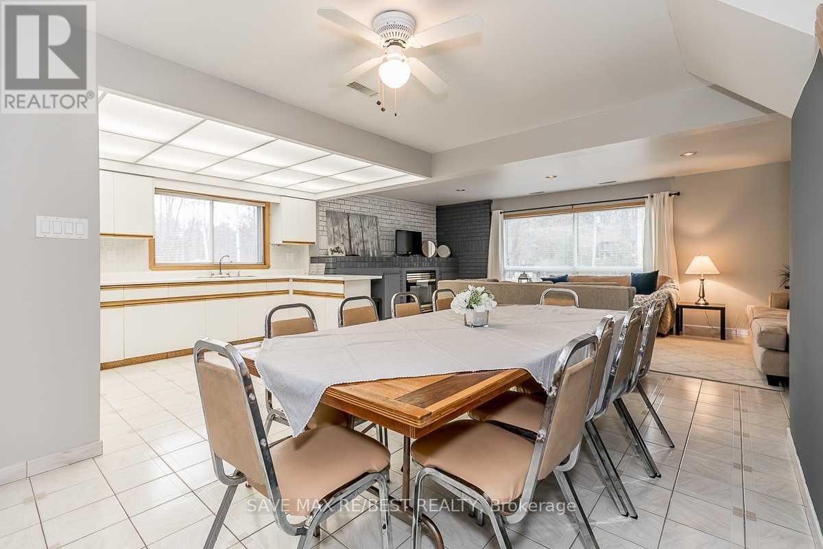 #B - 910 Concession Rd 17 W, Tiny, ON - Indoor Photo Showing Dining Room