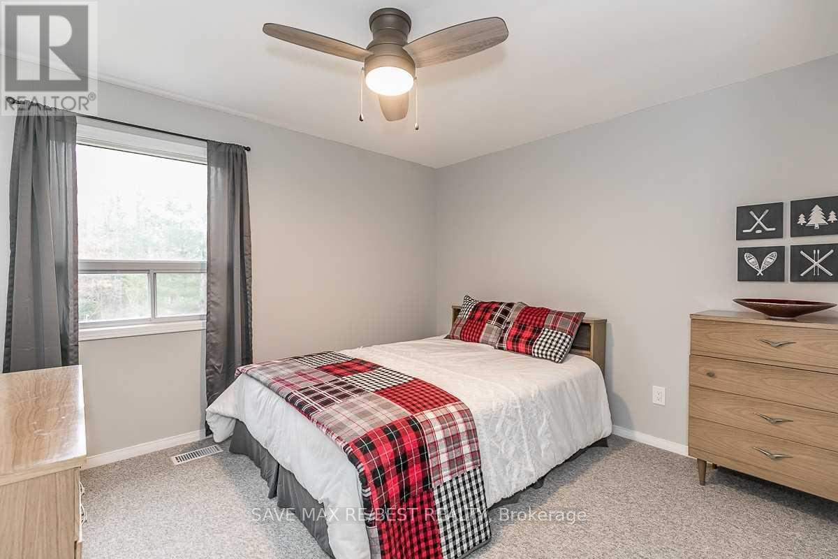 #B - 910 Concession Rd 17 W, Tiny, ON - Indoor Photo Showing Bedroom