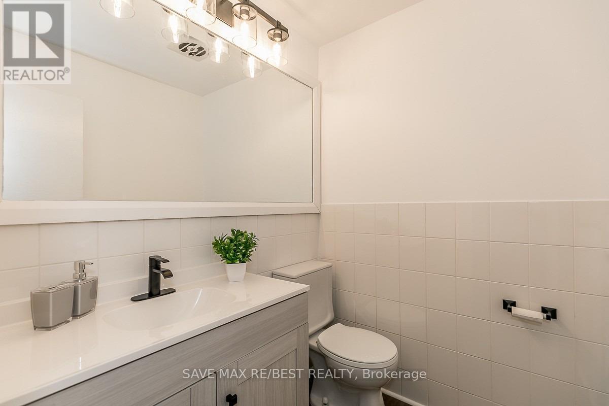 #B - 910 Concession Rd 17 W, Tiny, ON - Indoor Photo Showing Bathroom