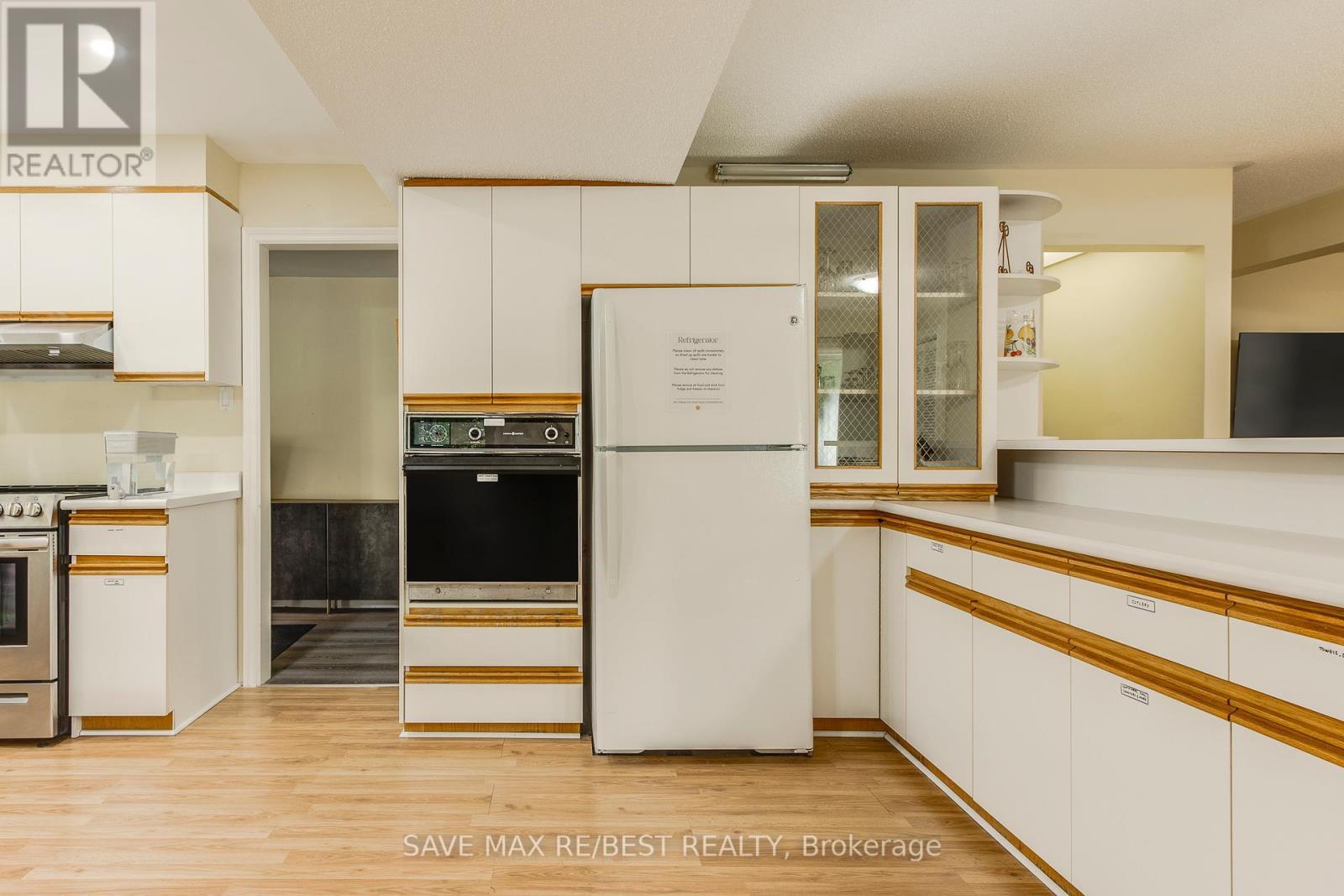 #B - 910 Concession Rd 17 W, Tiny, ON - Indoor Photo Showing Kitchen