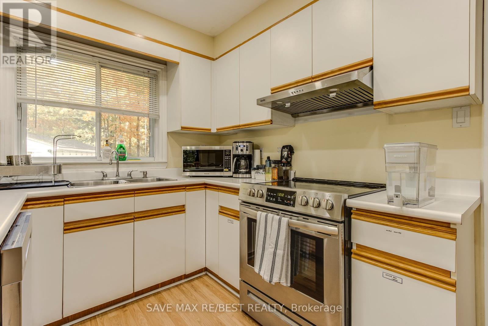 #B - 910 Concession Rd 17 W, Tiny, ON - Indoor Photo Showing Kitchen With Double Sink
