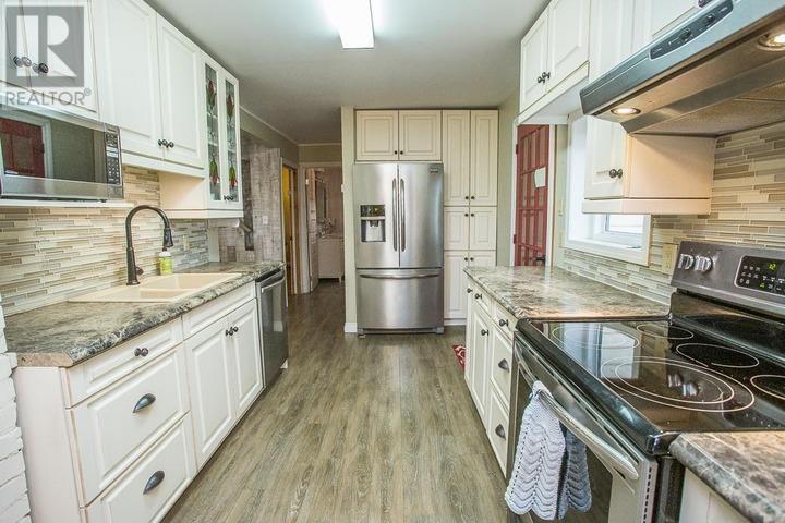 15669 Highway 17 E, Thessalon, ON - Indoor Photo Showing Kitchen With Upgraded Kitchen