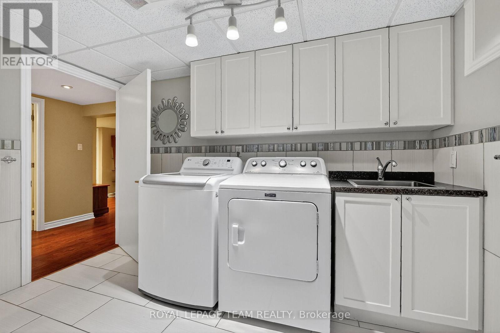 1768 Featherston Drive, Ottawa, ON - Indoor Photo Showing Laundry Room