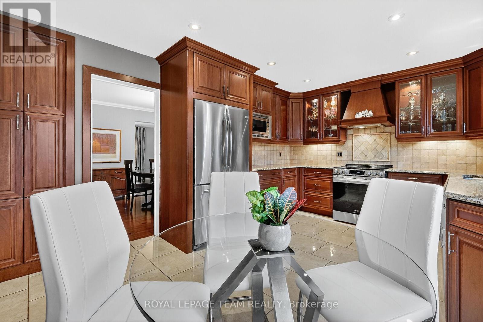 1768 Featherston Drive, Ottawa, ON - Indoor