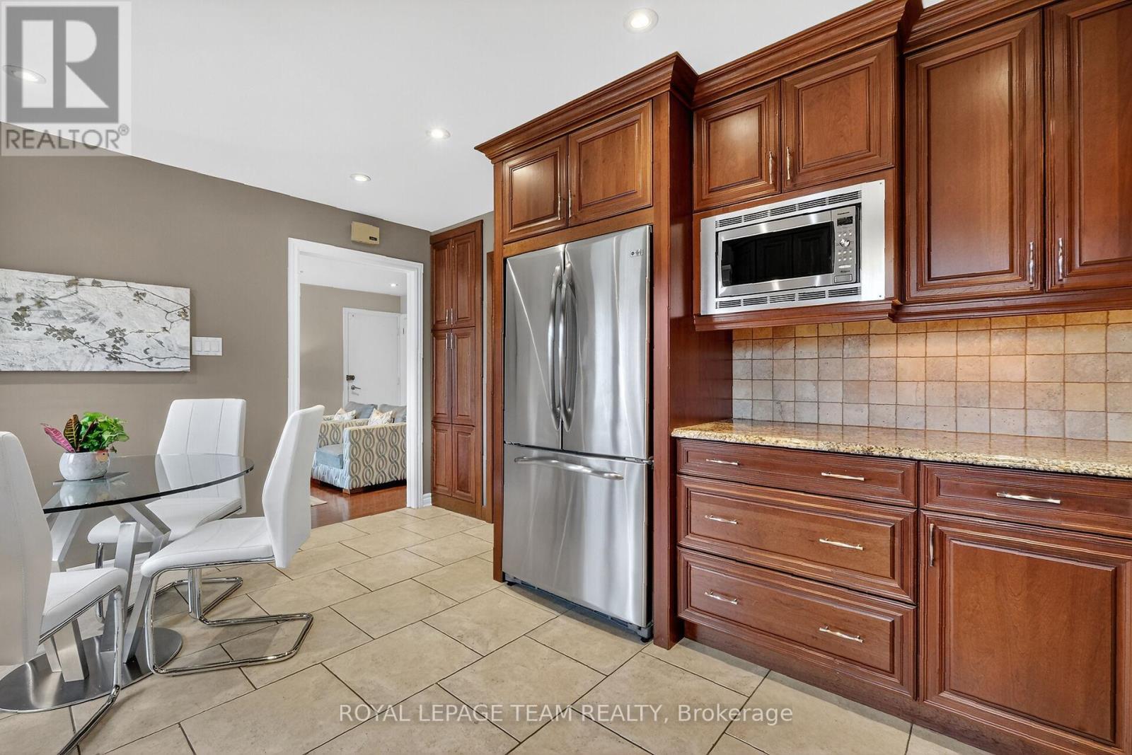 1768 Featherston Drive, Ottawa, ON - Indoor