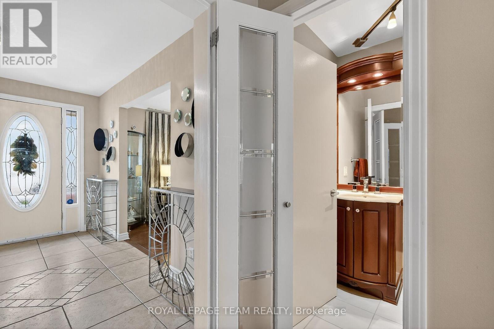 1768 Featherston Drive, Ottawa, ON - Indoor