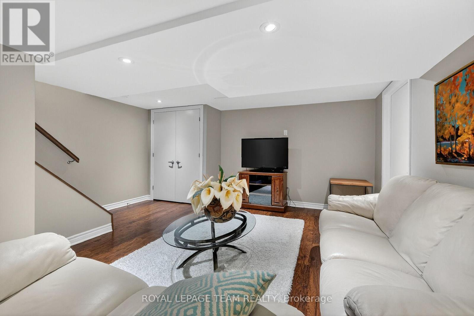 1768 Featherston Drive, Ottawa, ON - Indoor Photo Showing Living Room