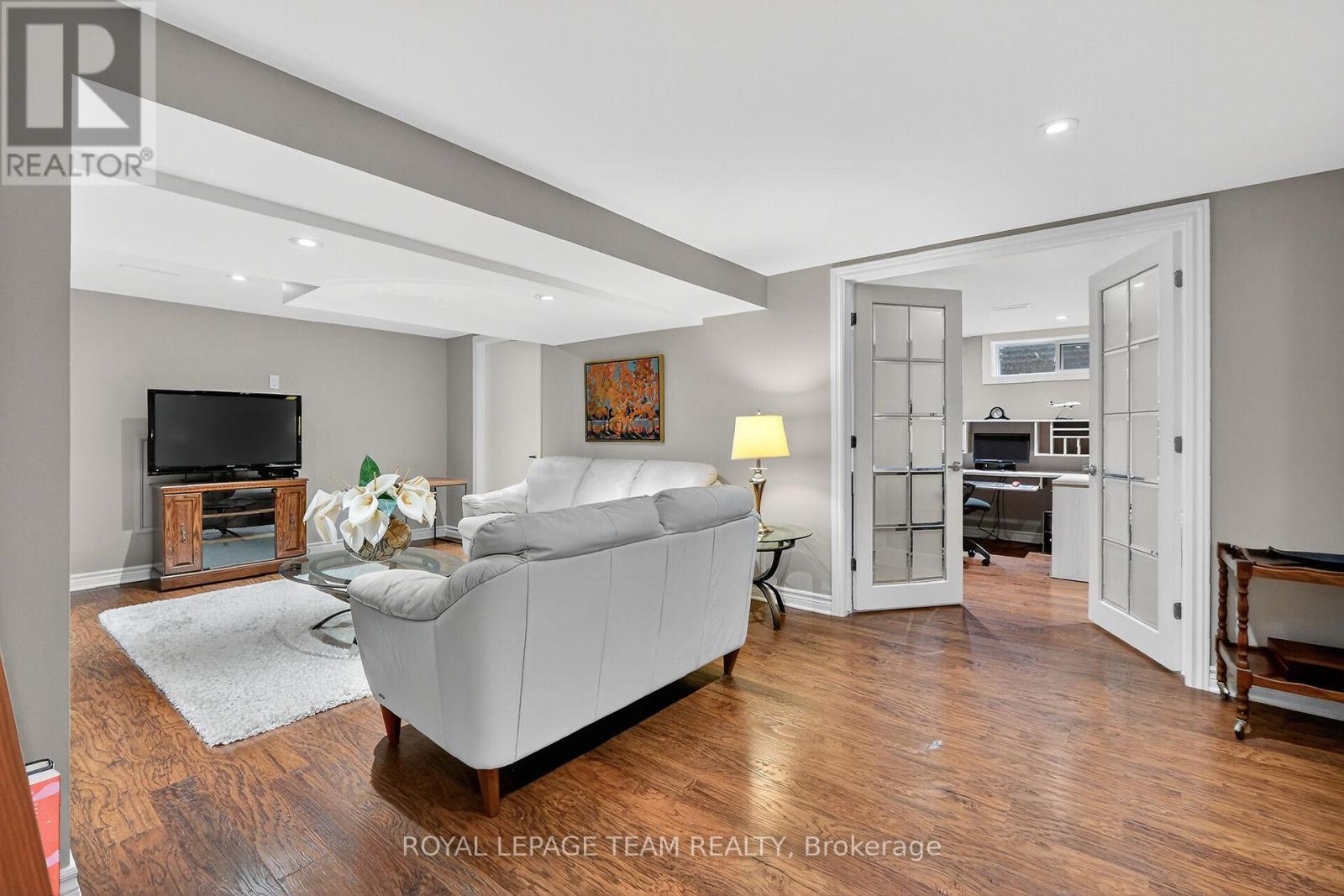 1768 Featherston Drive, Ottawa, ON - Indoor Photo Showing Living Room