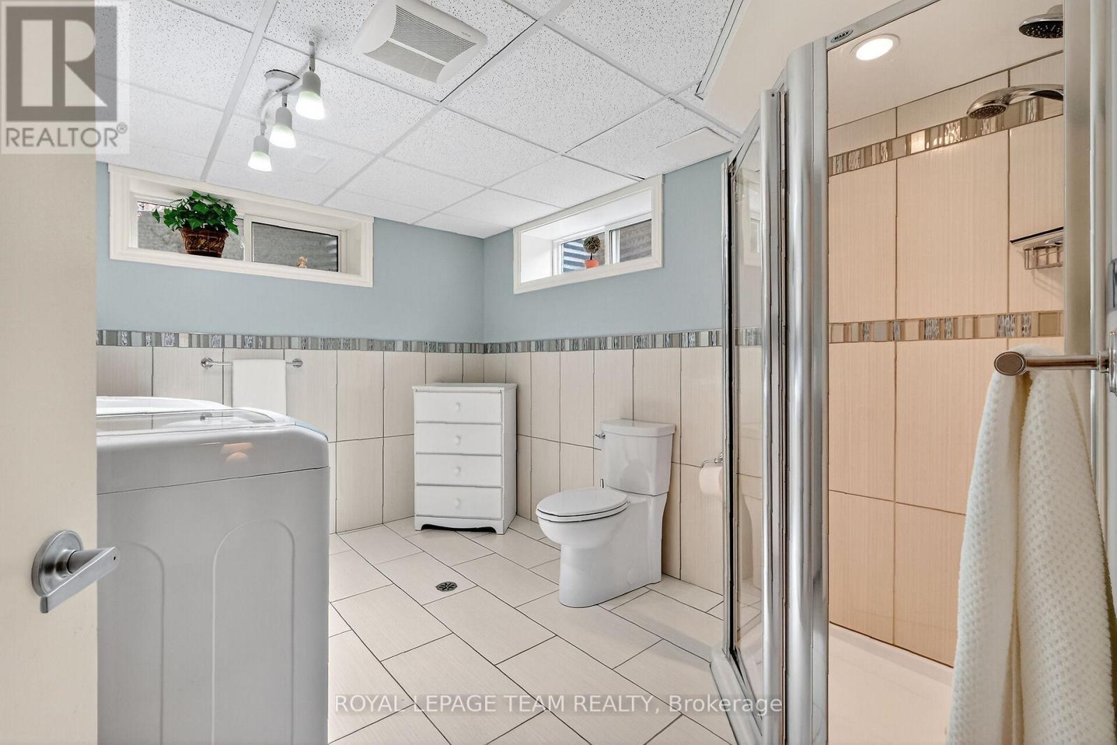 1768 Featherston Drive, Ottawa, ON - Indoor Photo Showing Bathroom