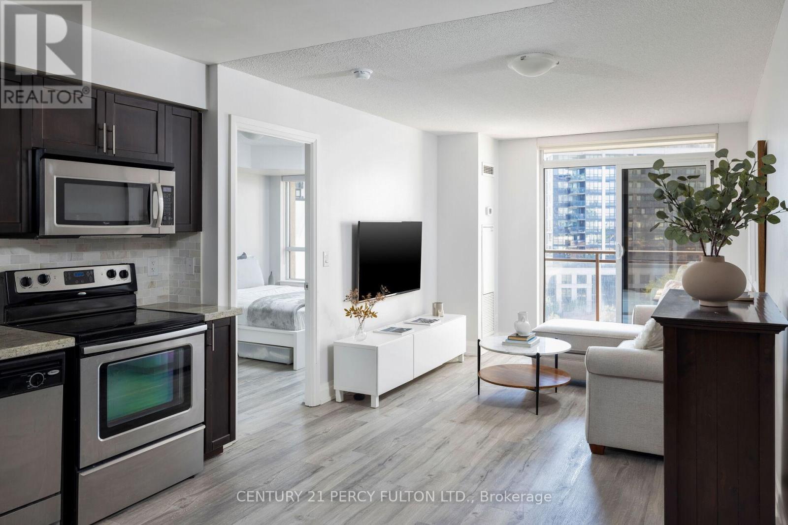 801 - 1 De Boers Drive, Toronto, ON - Indoor Photo Showing Kitchen