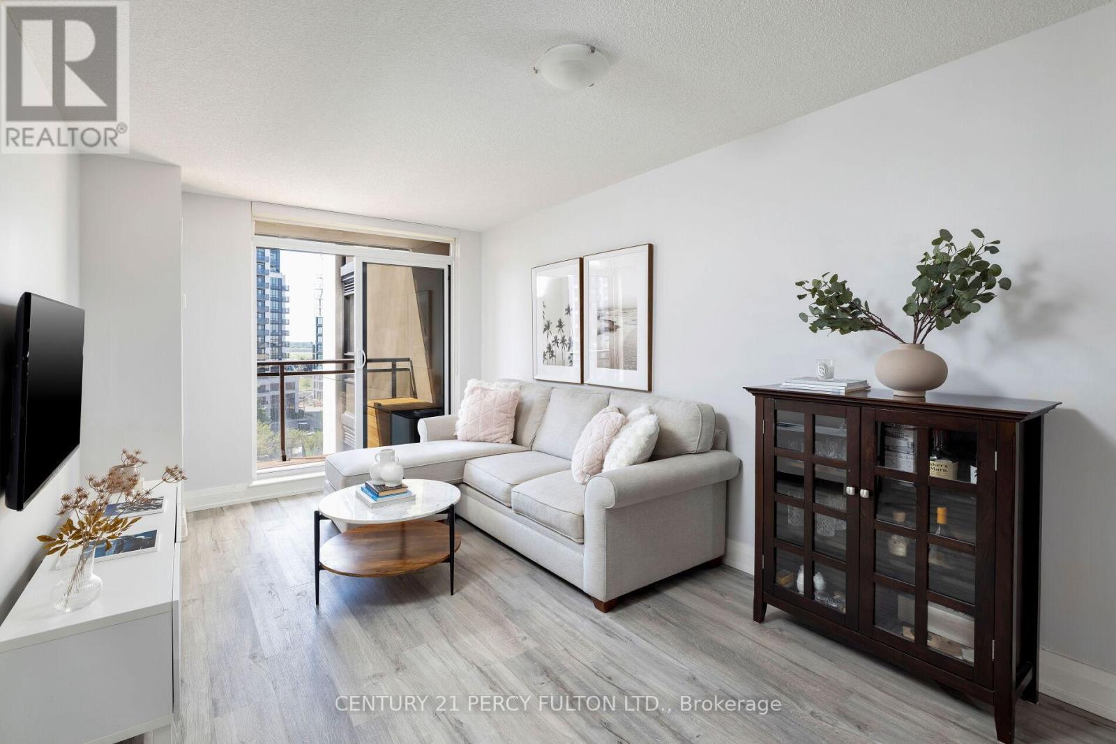801 - 1 De Boers Drive, Toronto, ON - Indoor Photo Showing Living Room