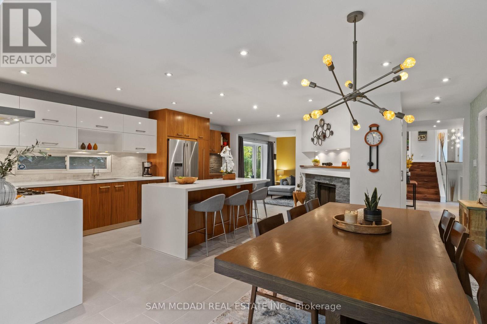 2480 Parmeer Drive, Mississauga, ON - Indoor Photo Showing Dining Room