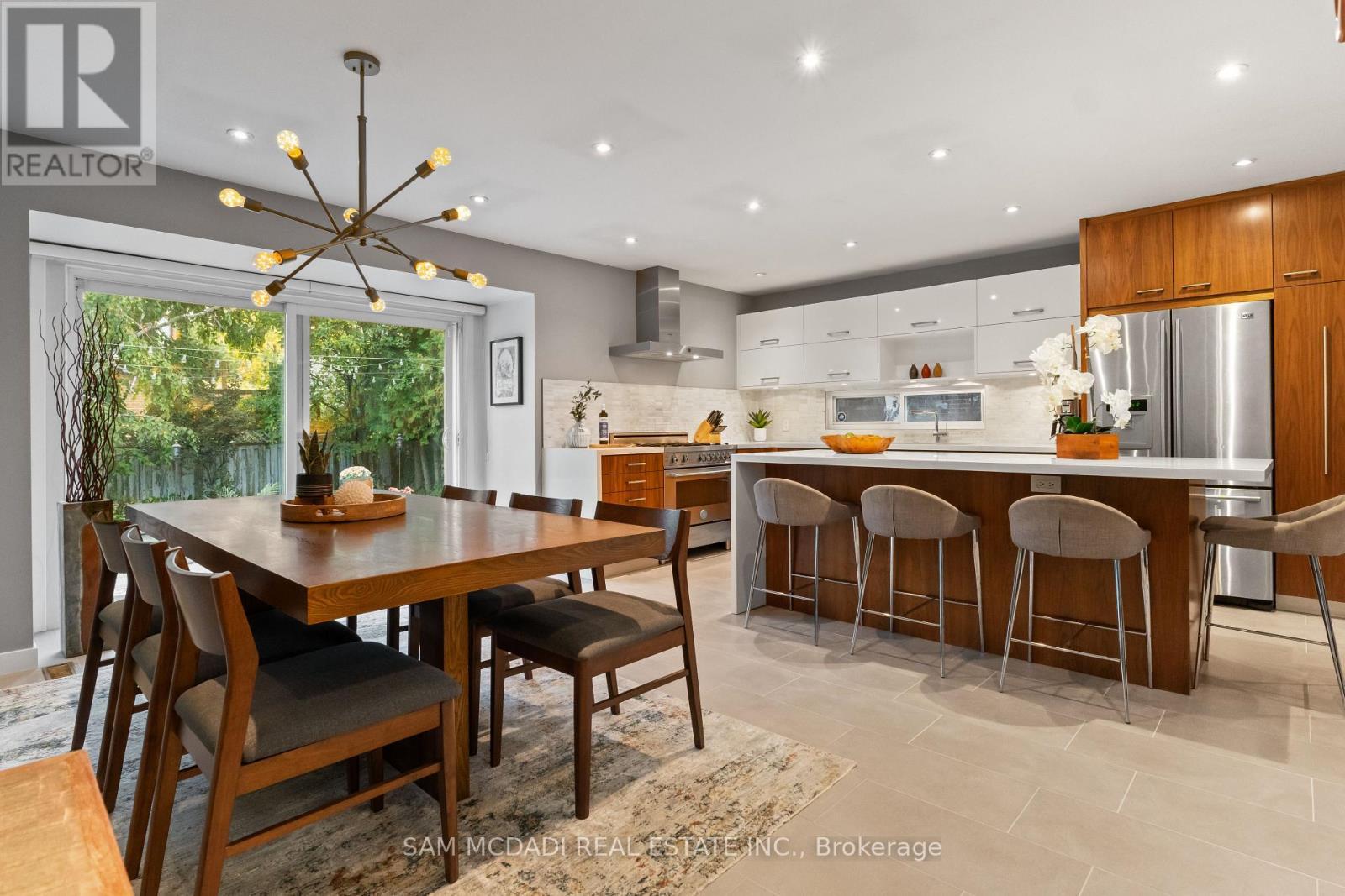 2480 Parmeer Drive, Mississauga, ON - Indoor Photo Showing Dining Room