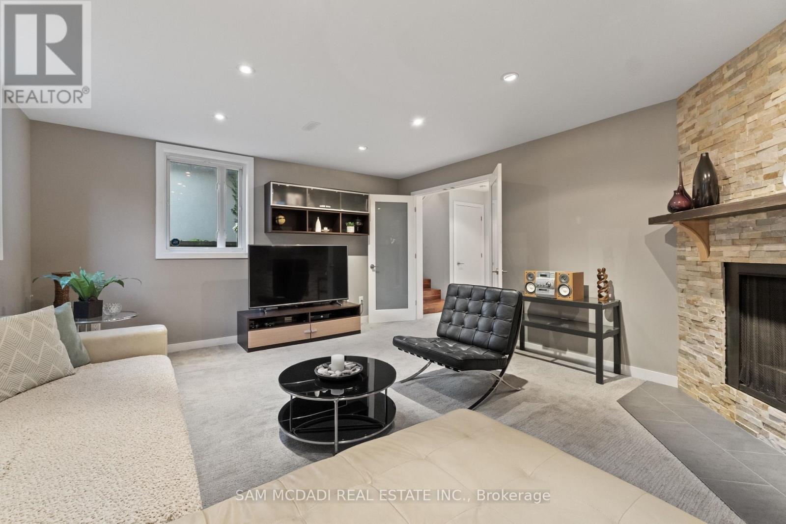2480 Parmeer Drive, Mississauga, ON - Indoor Photo Showing Living Room With Fireplace