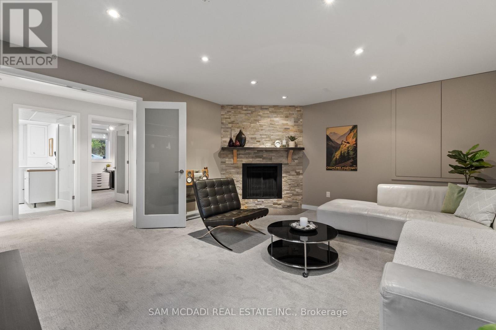 2480 Parmeer Drive, Mississauga, ON - Indoor Photo Showing Living Room With Fireplace