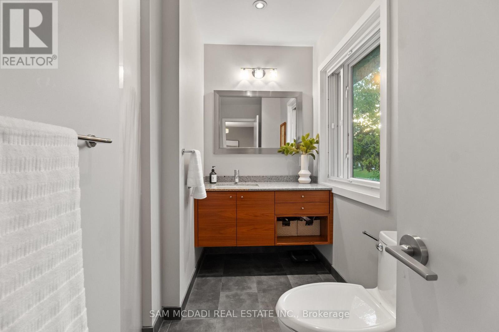 2480 Parmeer Drive, Mississauga, ON - Indoor Photo Showing Bathroom
