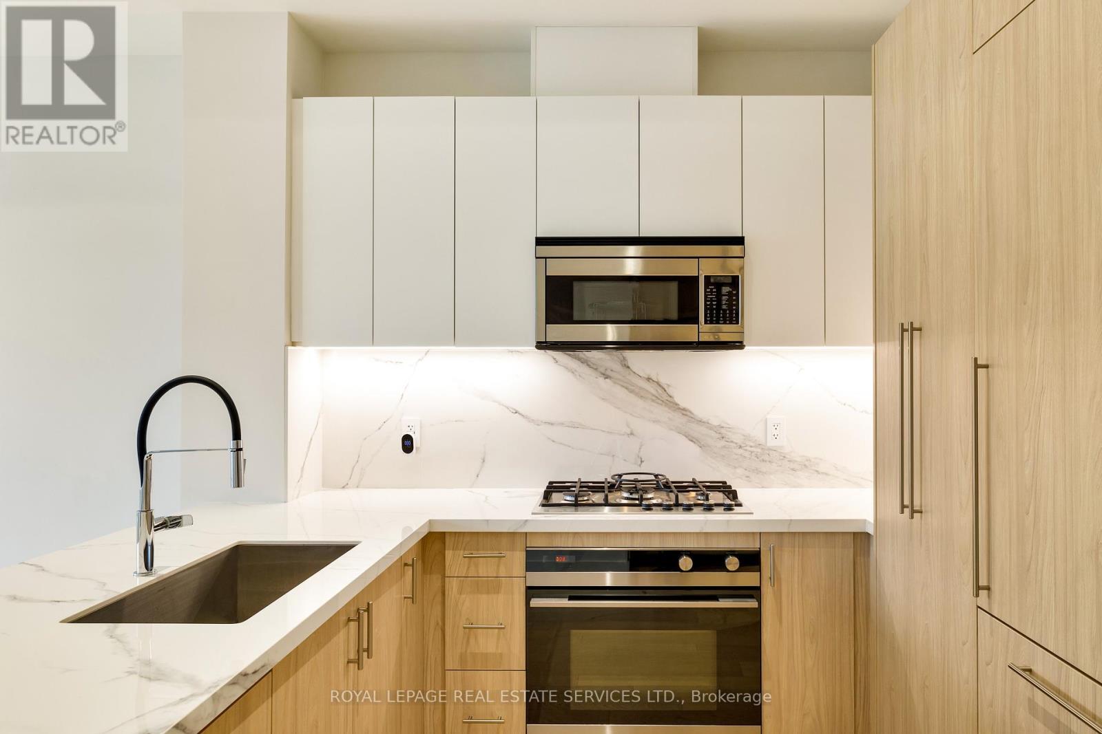 307 - 123 Maurice Drive, Oakville, ON - Indoor Photo Showing Kitchen