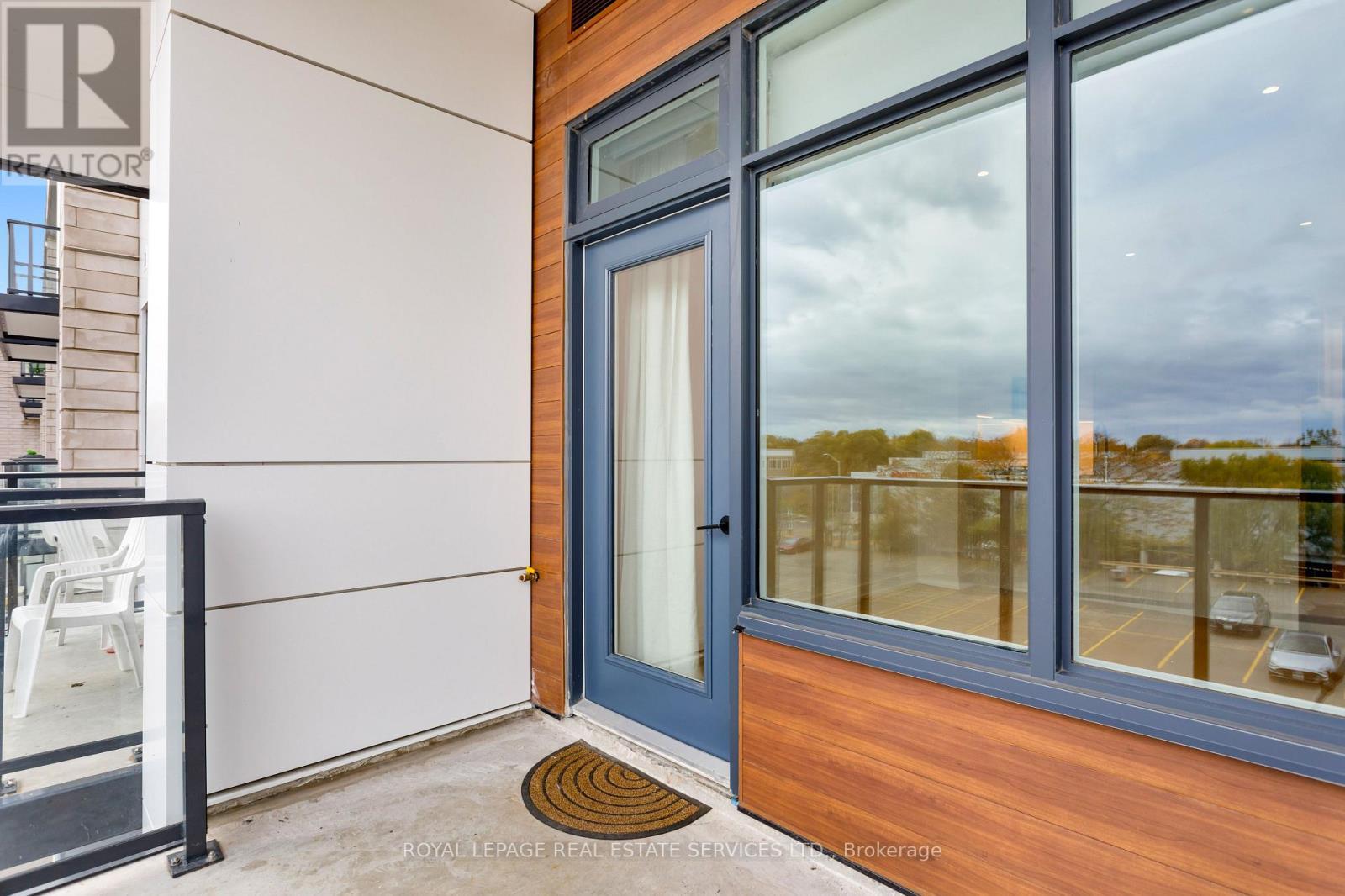 307 - 123 Maurice Drive, Oakville, ON - With Balcony With Exterior