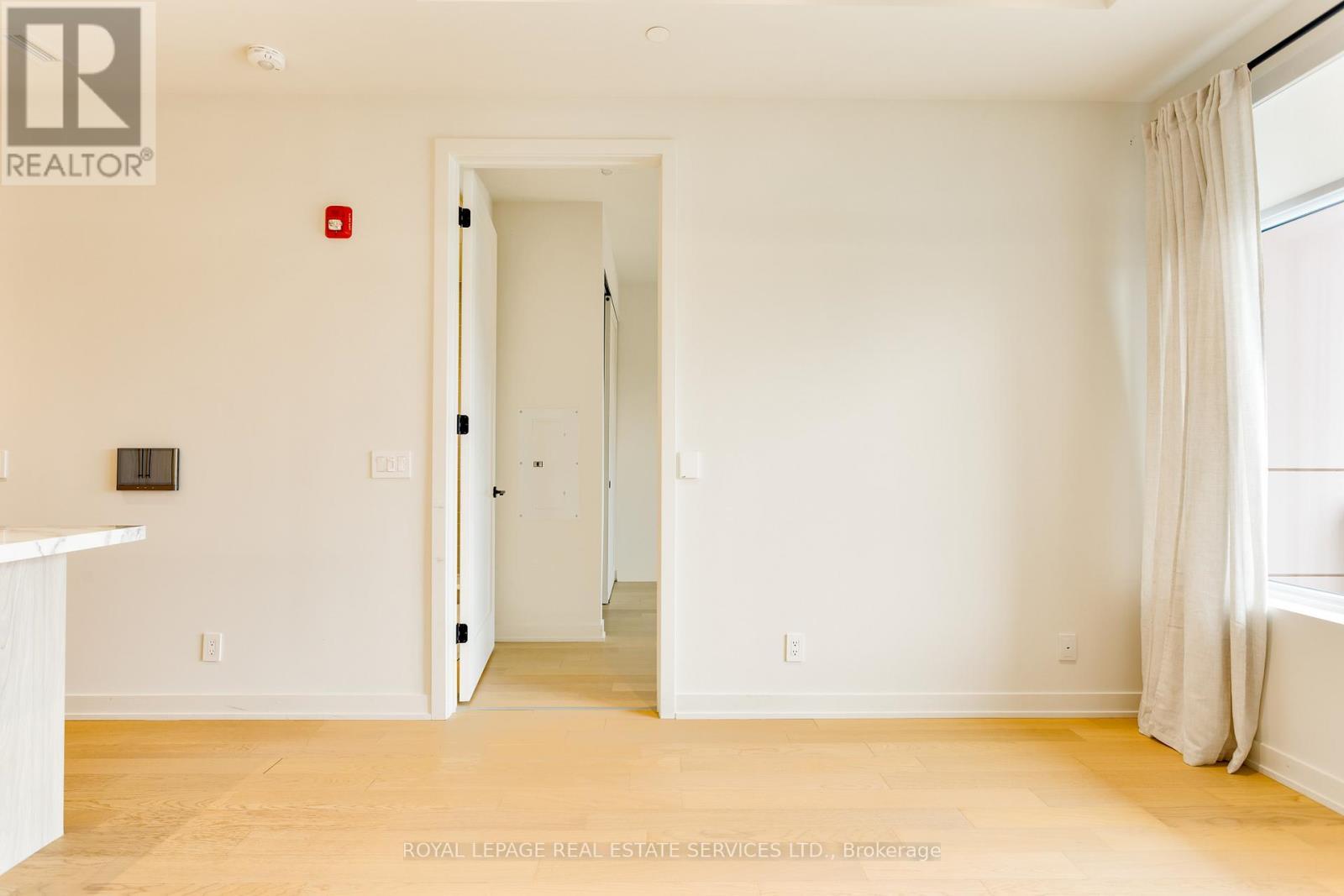 307 - 123 Maurice Drive, Oakville, ON - Indoor Photo Showing Other Room