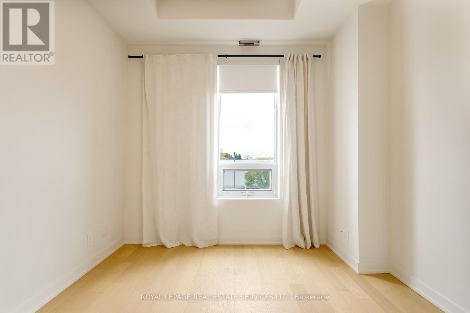 307 - 123 Maurice Drive, Oakville, ON - Indoor Photo Showing Other Room