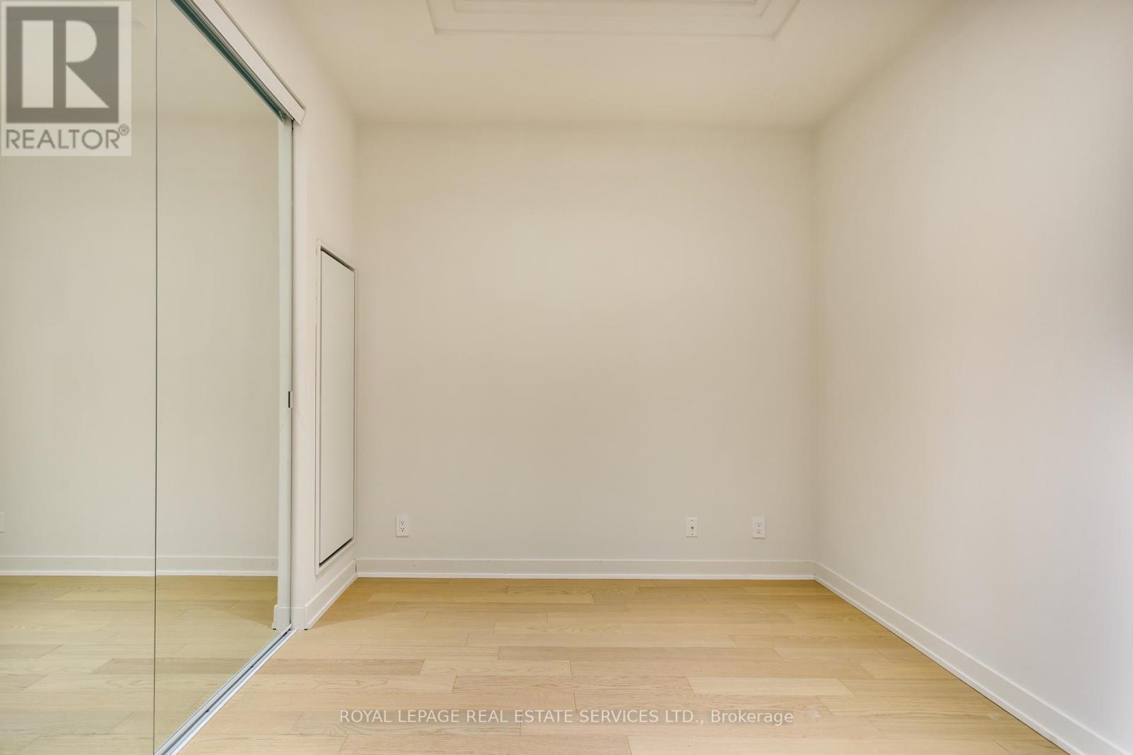 307 - 123 Maurice Drive, Oakville, ON - Indoor Photo Showing Other Room