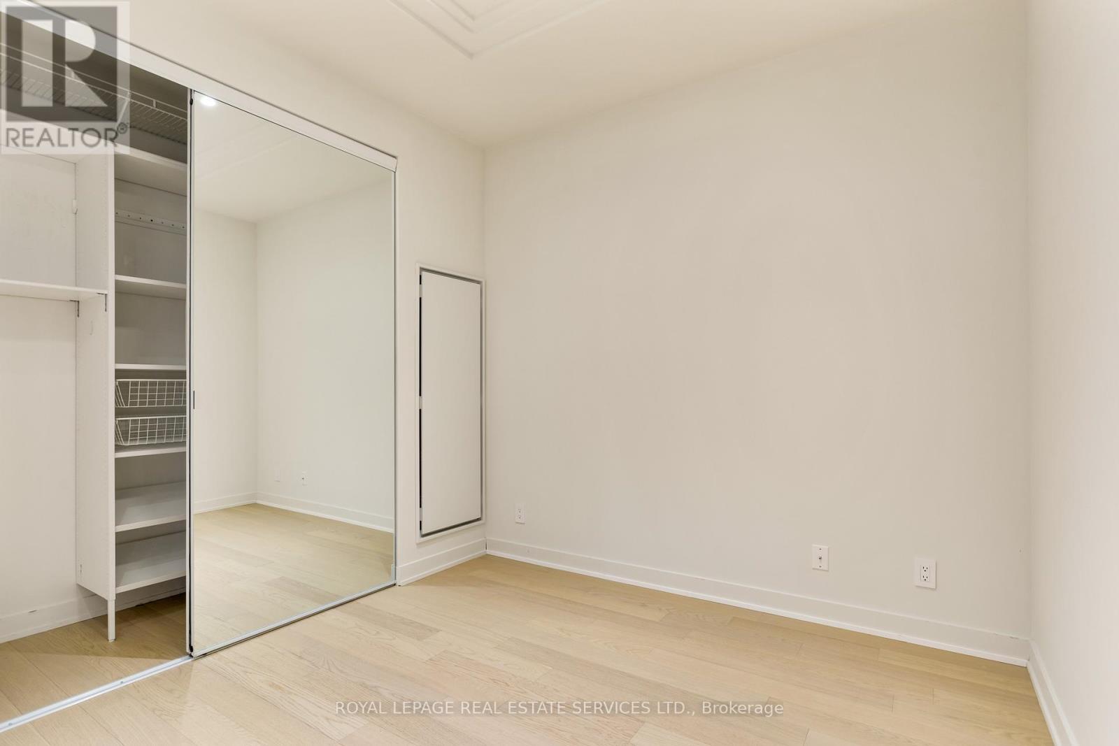 307 - 123 Maurice Drive, Oakville, ON - Indoor Photo Showing Other Room