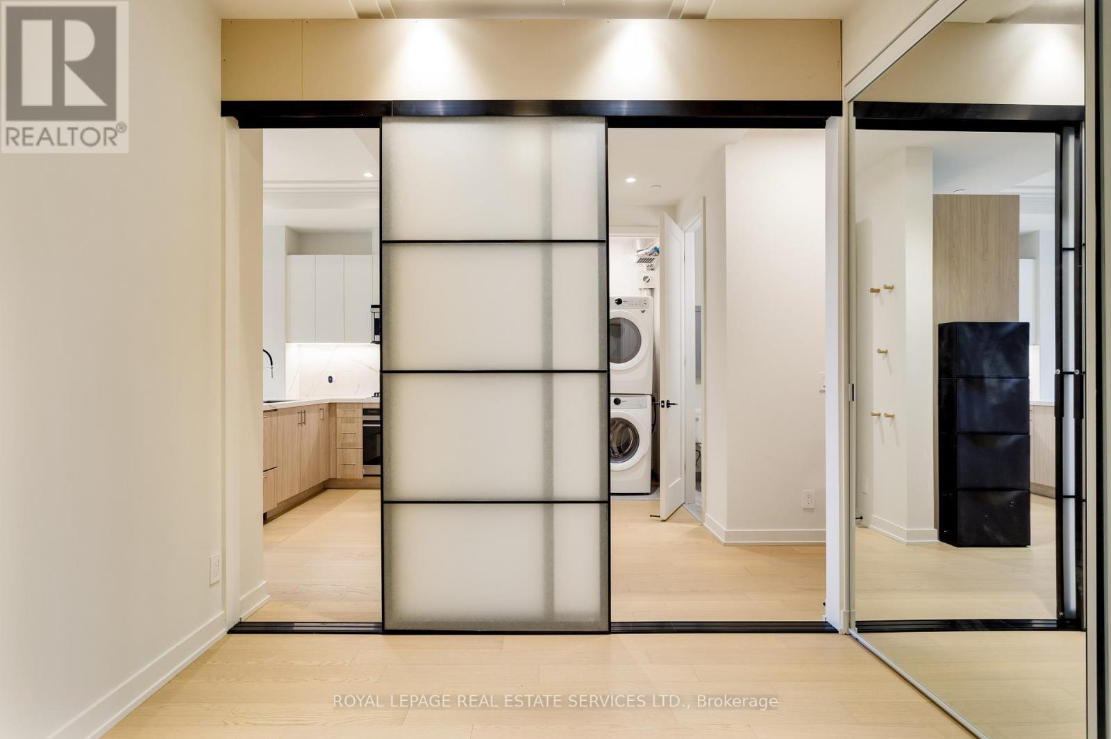 307 - 123 Maurice Drive, Oakville, ON - Indoor