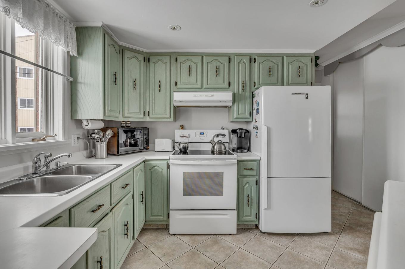 Kitchen - 133 Rue Caron, Lévis (Desjardins), QC - Indoor Photo Showing Kitchen With Double Sink