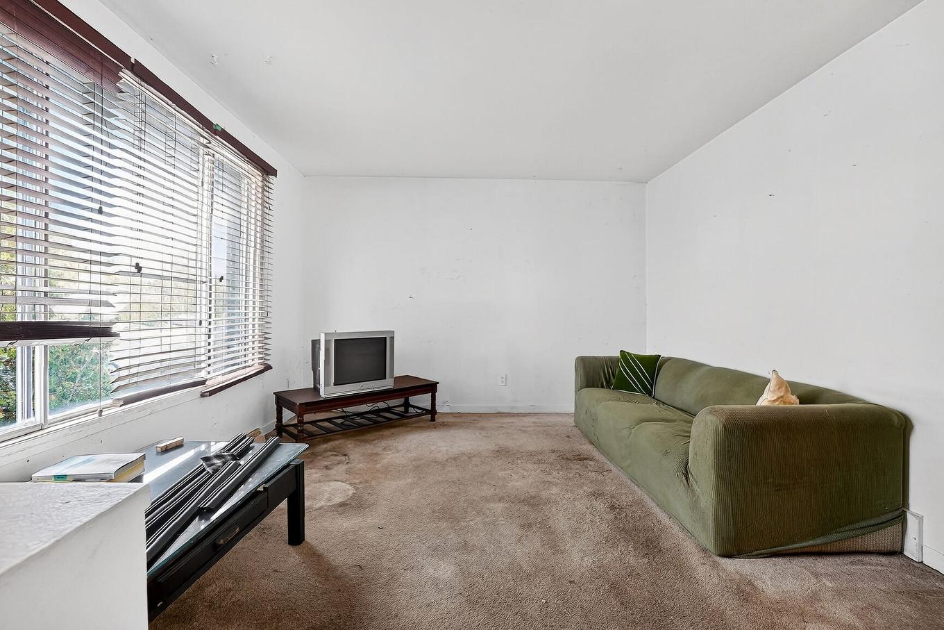 Living room - 5045 Rue Michel, Longueuil (Saint-Hubert), QC - Indoor