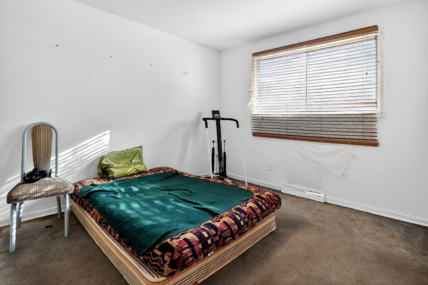 Primary bedroom - 5045 Rue Michel, Longueuil (Saint-Hubert), QC - Indoor Photo Showing Bedroom