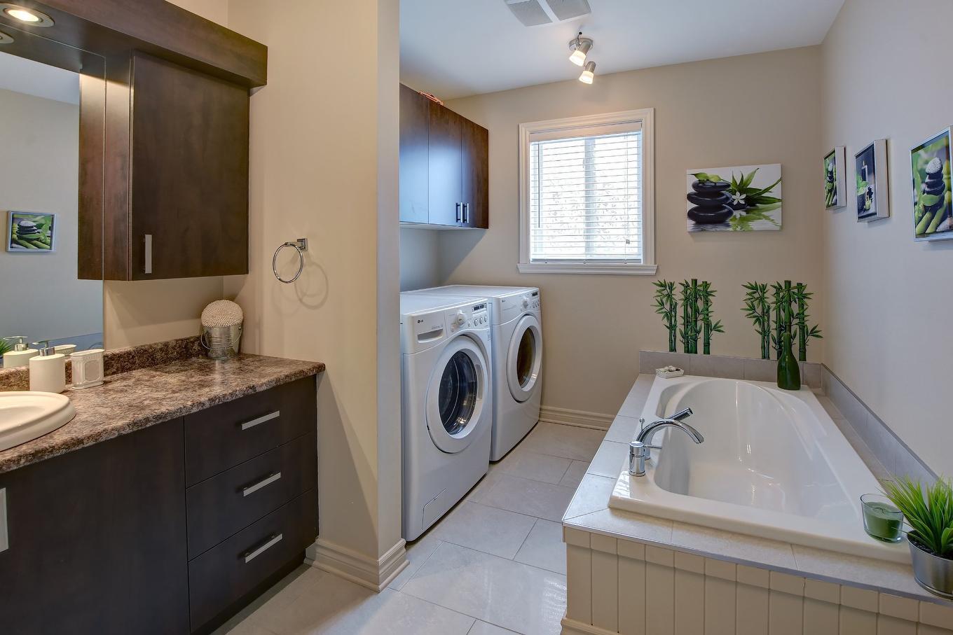Bathroom - 3905 Ch. Vincent-Massey, Rawdon, QC - Indoor Photo Showing Laundry Room