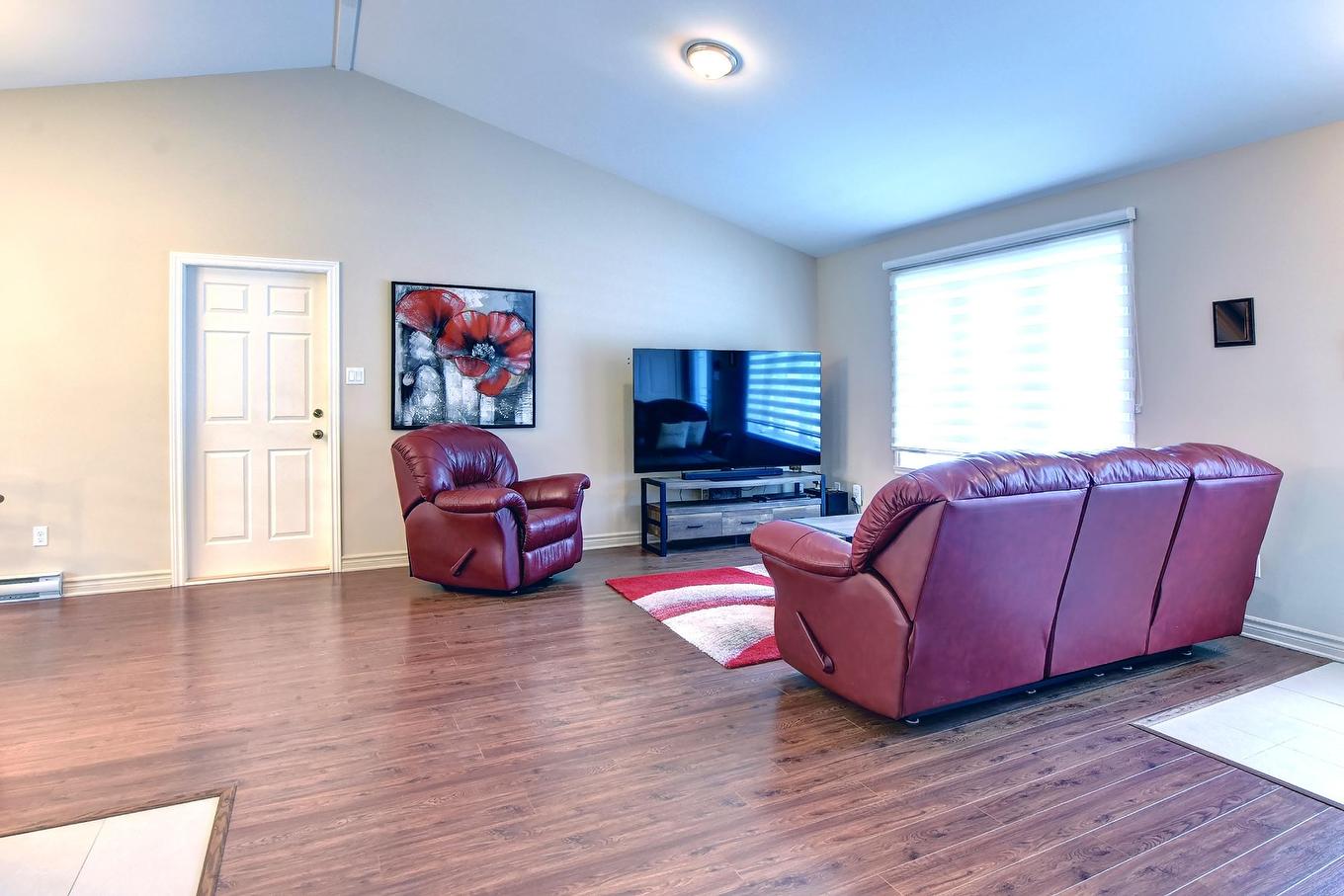 Living room - 3905 Ch. Vincent-Massey, Rawdon, QC - Indoor Photo Showing Living Room