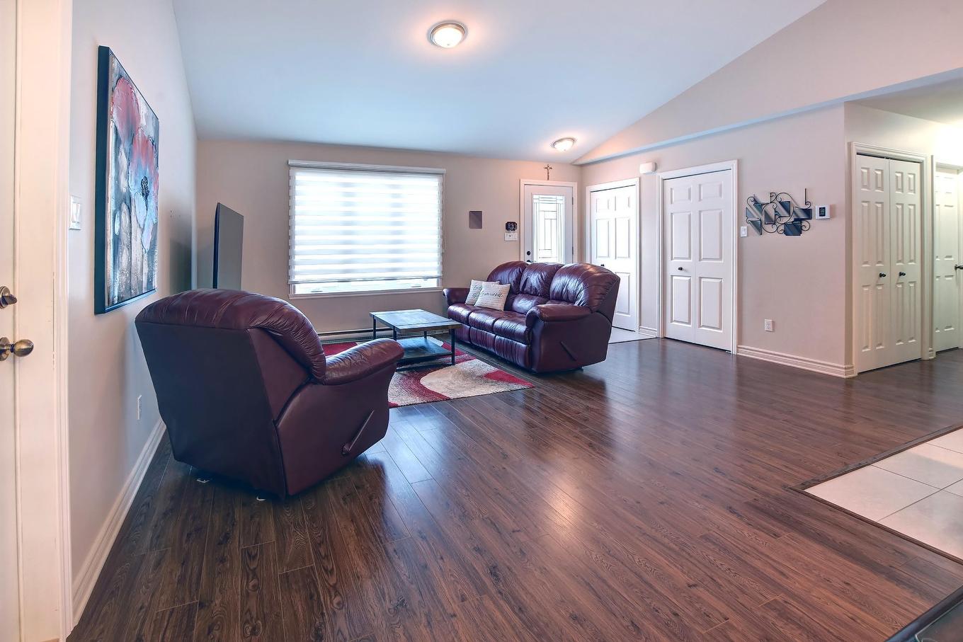 Living room - 3905 Ch. Vincent-Massey, Rawdon, QC - Indoor Photo Showing Living Room