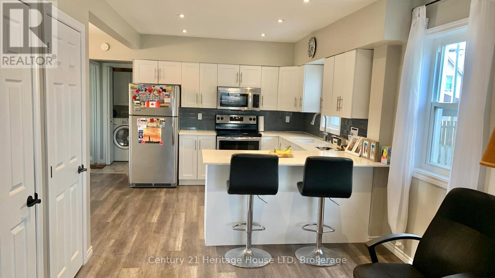 13 Knoll Street, Port Colborne (Main Street), ON - Indoor Photo Showing Kitchen